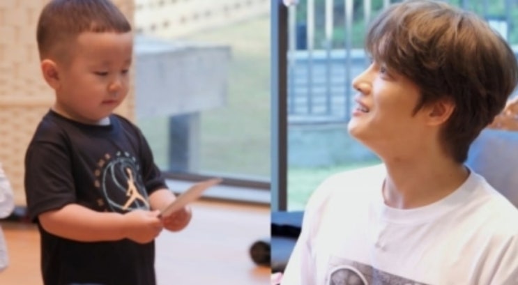 <b>김재중</b>, 양부모에게 60억 저택 선물했는데…<b>용돈</b> 다발 <b>플렉스</b>
