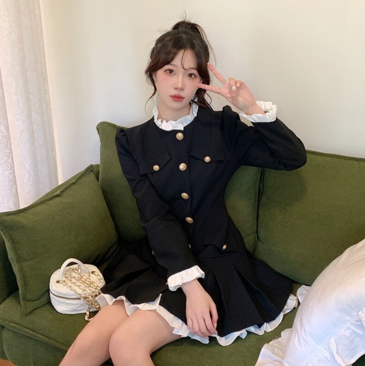  첫 인상이 중요한 여자 소개팅룩으로 깔끔하면서 트렌디한 블랙 컬러의 트위드 미니 원피스 추천