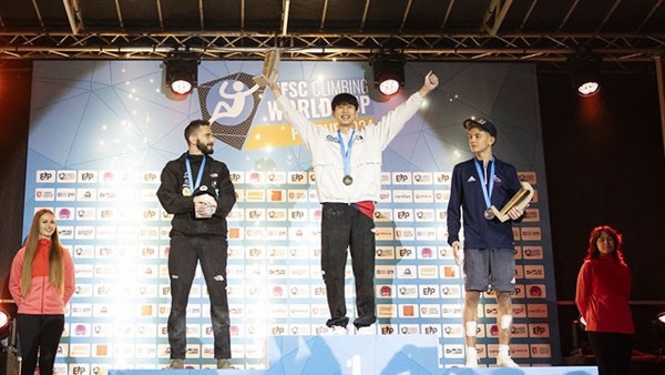 <b>월드컵</b> 볼더링 '금메달' 획득...프라하에서 두 번째 <b>우승</b>