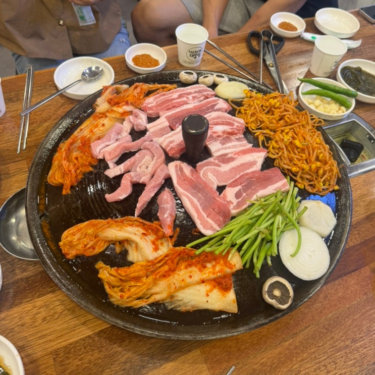  정자동 맛집 판쓰리솥뚜껑김치삼겹살