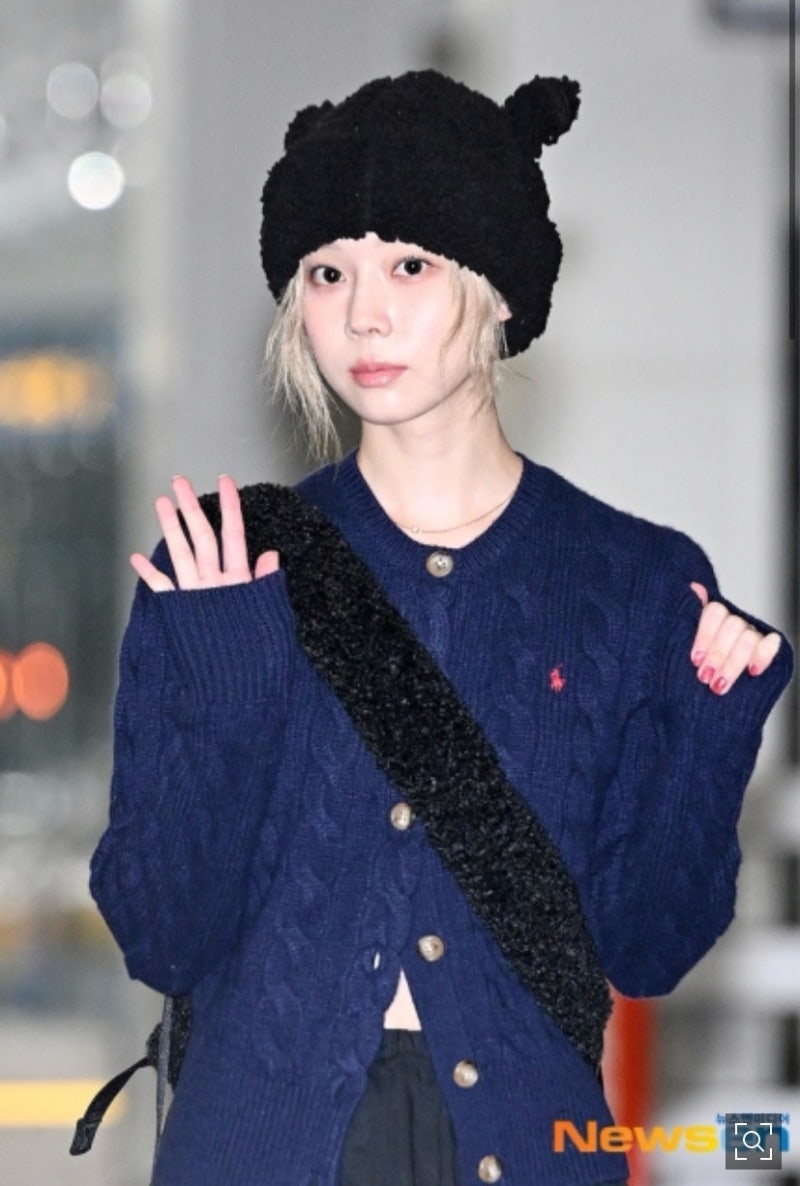 귀여움 한도초과한 에스파 윈터공항패션 , 곰돌이 비니쓰고 나타난 윈터 귀여운가을패션