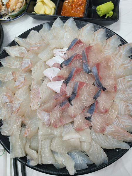  [강원도 동해] 강릉 중앙시장(배니 닭강정/강릉 오징어순대/감벅), 어달 막썰어 회 - 내돈내산