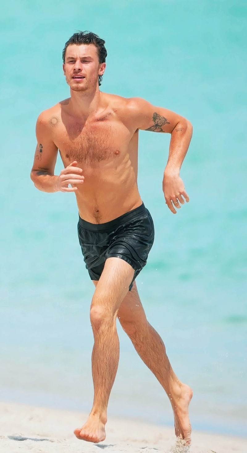 Selena dancing #selenadancing#dancing#merychristmas🎅🏼🎄  #karoke#momandaughter, image size:800x1463