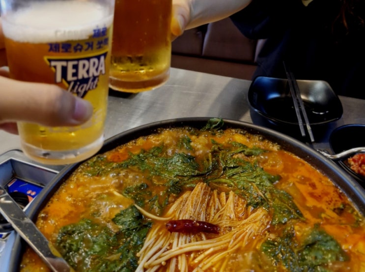  강릉교동맛집추천 식사로도 술안주로도 좋은 더곱이네 순대곱창버섯전골 리뷰