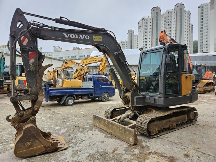  경북 김천시 볼보 EC55C 2010년식 코끼리집게 02 중고굴삭기
