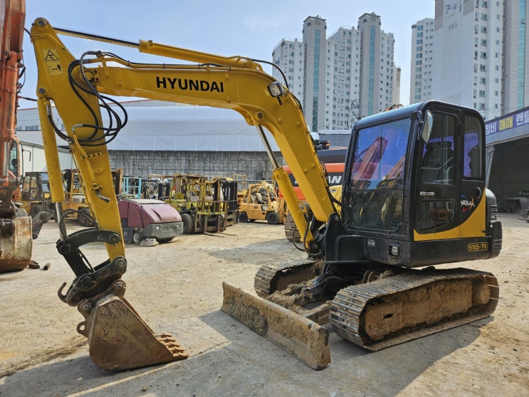  경북 김천시 현대 R555 7K 2007년식 02 중고굴삭기