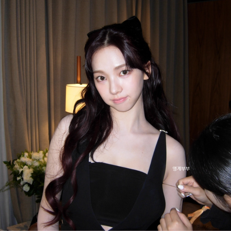  카리나 프라다 패션위크 너무 이쁜 코디 코트 머리띠 어떤거?