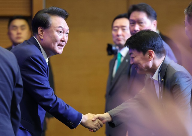 윤 <b>대통령</b>-한동훈 <b>만찬</b>, <b>국민</b>의힘 내부서도 반응 엇갈려