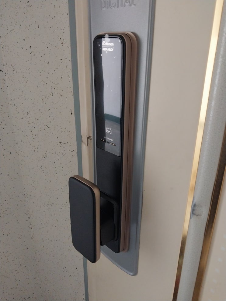  계양구 작전동 도어락 설치를 동보2차아파트에 게이트맨 푸시풀도어락 GP-500R로 깔끔하게 교체 설치하였습니다
