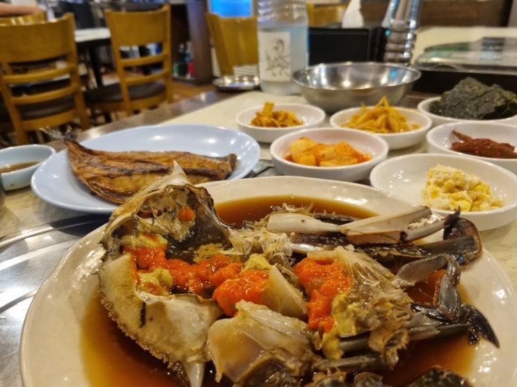  [신사역 간장게장 맛집] 알이 꽉 찬 프리미엄 암꽃게장을 맛볼 수 있는 대풍 간장게장 생선구이.