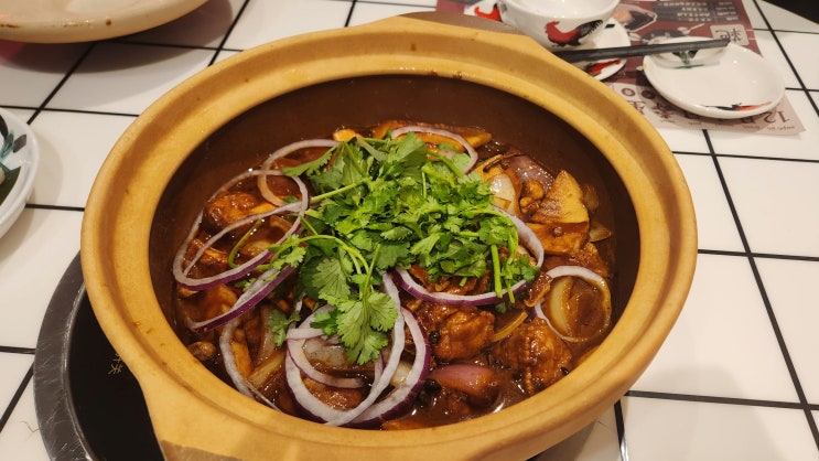  홍콩 치킨 핫 팟 진짜 현지인 맛집 룽 펑 치킨 팟 / 오픈라이스 할인, 닭날개 새우만두, 마라맛