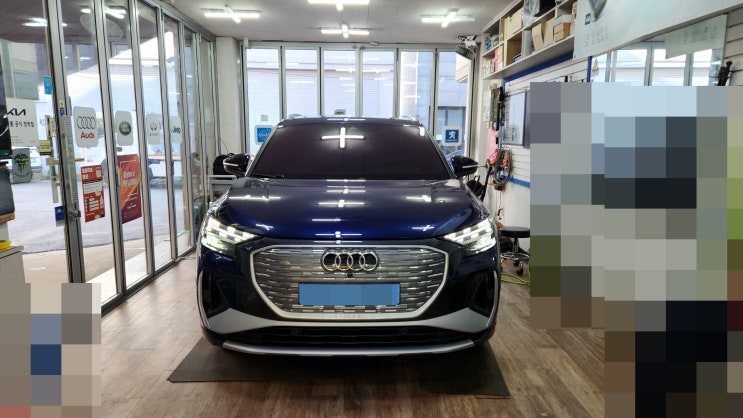  아우디 Q4 E-TRON 후진 및 주차를 편리하게 해주는 3D 어라운드 뷰 장착