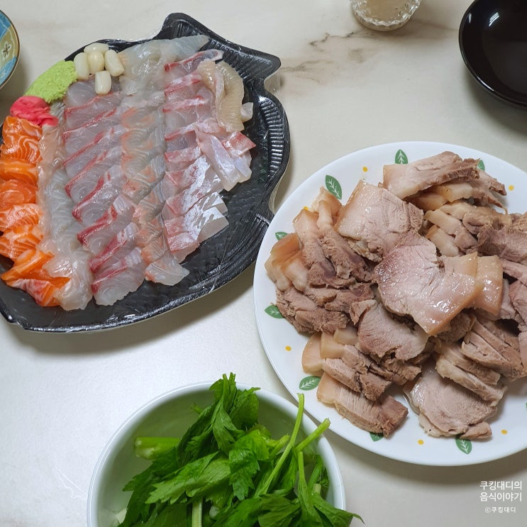  꽃게탕과 모둠 회 막걸리 보쌈 수육 그리고 은행 구이 막창까지