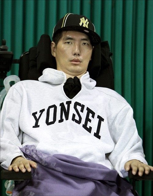 <b>루게릭</b> 요양병원 끝내 못... 23년 투병 농구선수 <b>박승일 별세</b>... 