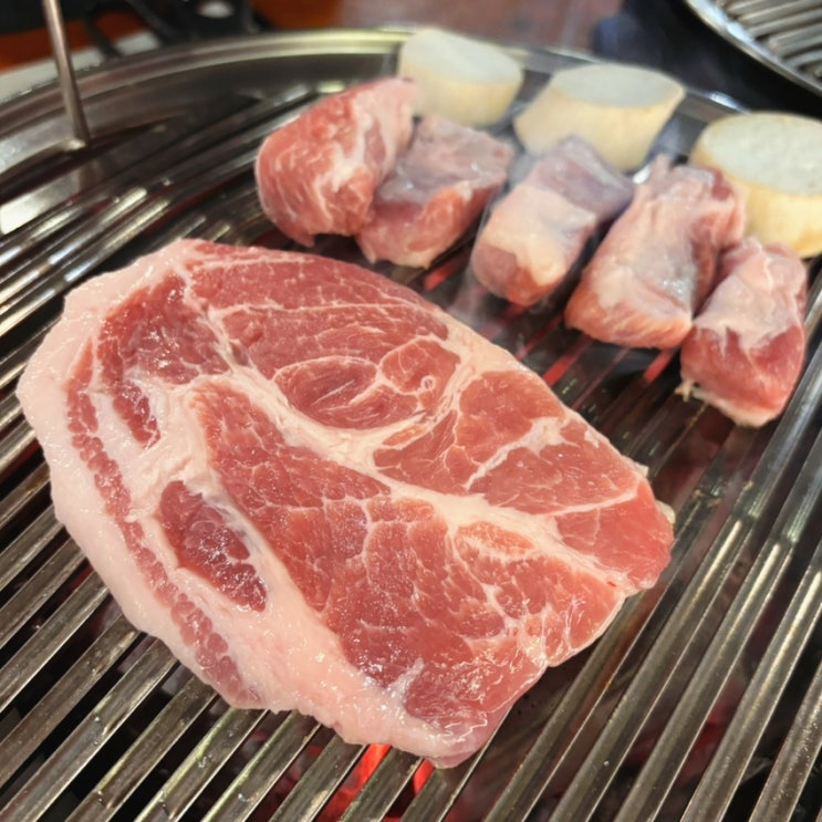  신사 삼겹살 고반식당 가로수길점 구워줘서 편하고 맛있어요