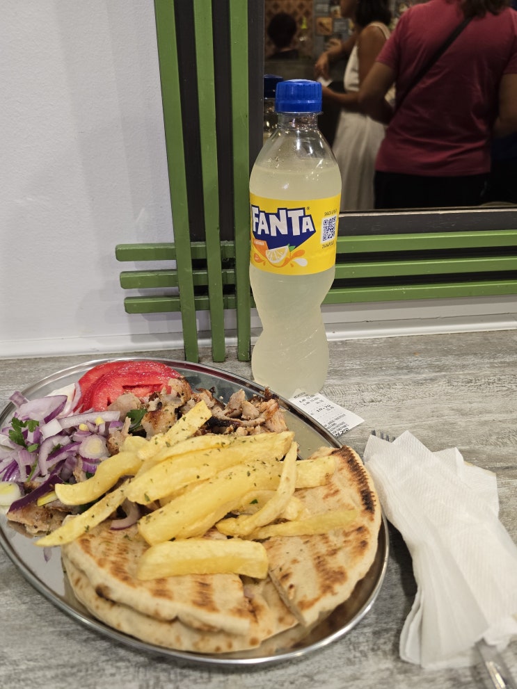  그리스 아테네 아크로폴리스 박물관 근처 기로스 맛집 추천: 0 Gyros Pou Gyrevis