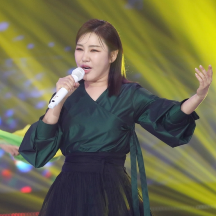 트로트 여제 <b>송가인</b>의 독립 선언! 1인 기획사 설립과 새 앨범 <b>준비</b>