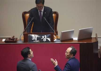 <b>인권위원</b> 선출에 뒷통수 친 민주당, 야당 추천 <b>위원</b>만 가결
