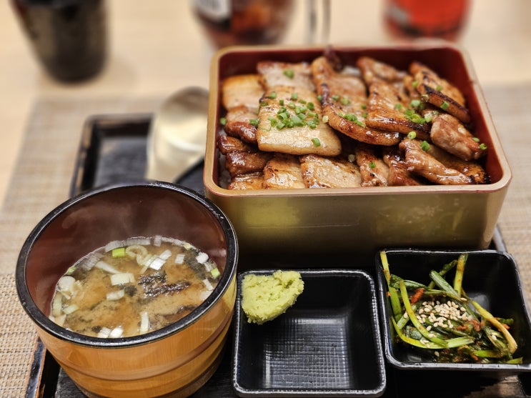  멘야산다이메 동성로 라멘 혼밥 하러 점심때 부타동 둘 다 먹고 왔어요