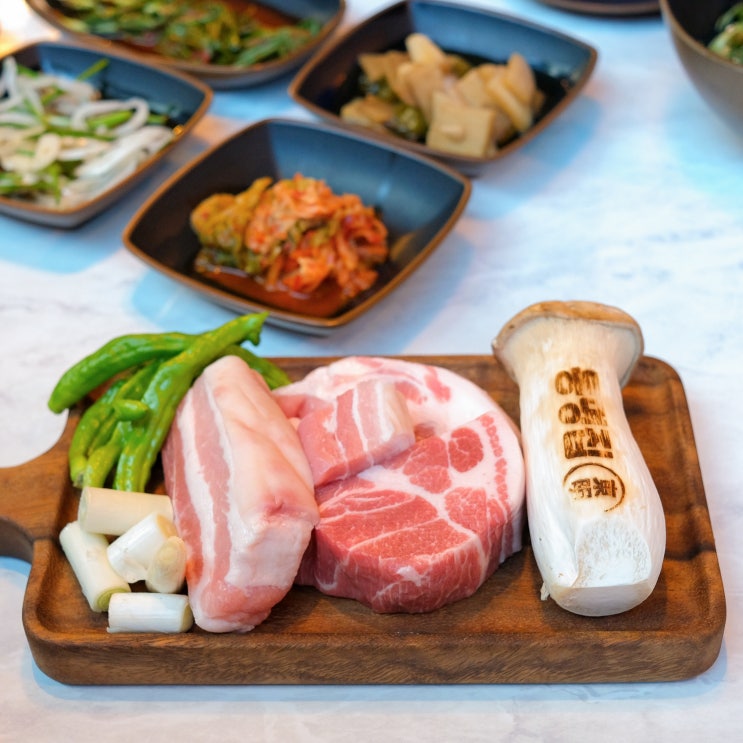  울산 명촌 고기집 제주 숙성 돼지고기 구워주는 동명집