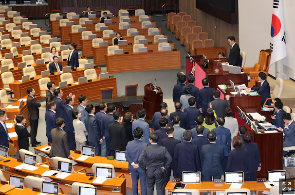 때린 더불어민주당, “합의 깨고 국민의힘 추천 <b>인권 위원</b> <b>부결</b>.”