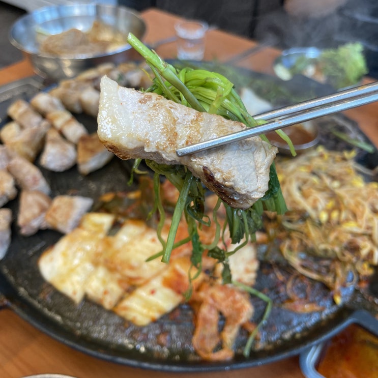  시흥 맛집 배곧 가족모임 한식 추천하는 고깃집 삼겹살이 끝내주는 효자동솥뚜껑