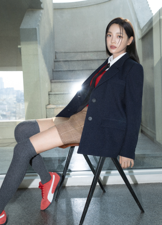  요즘 인기 스타일링인 프레피룩 감성을 살리는 잇미샤 여자 블레이저 싱글 자켓 코디 추천 w. 김세정