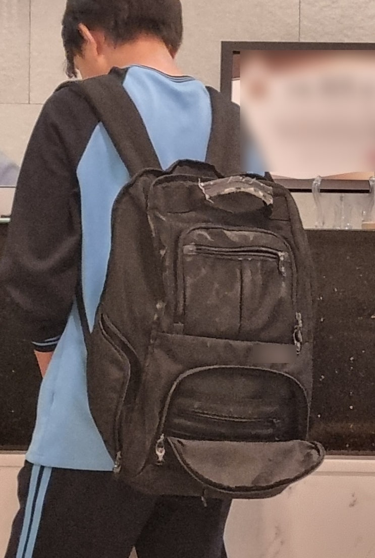  중학생 가방(backpack), 너도 고생많다