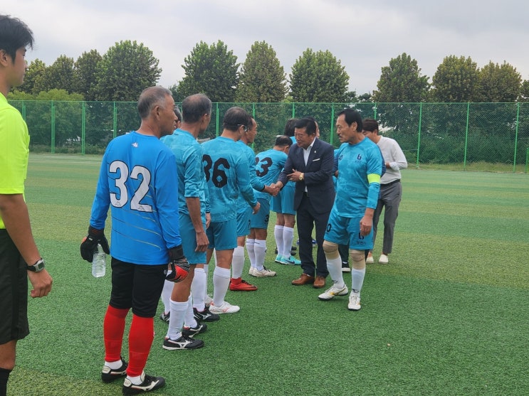 경기도<b>축구협회</b> 이석재 회장 , 선수 격려와 <b>소통</b>으로 리더십... 