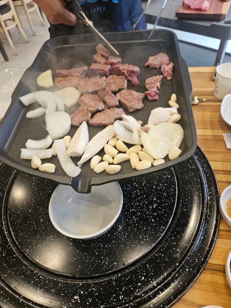  구로디지털단지 맛집 투어 - 돈있소의 소고기 모듬, 잔치국수, 후식 냉면, 누룽지 후기