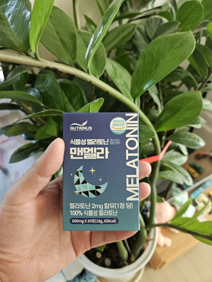  나이가 들면서 잠 못 이루는 밤 - 식물성멜라토닌 ‘[뉴트리너스] 맨멜라’로 해결!