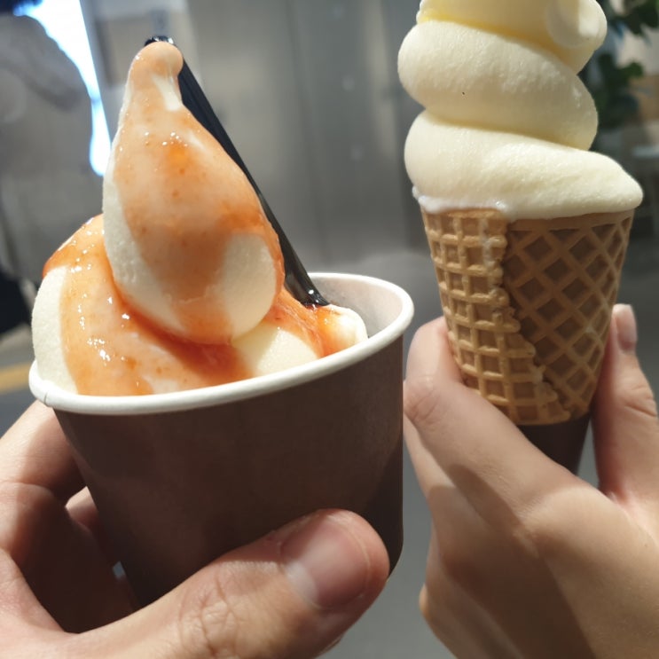 상하목장 프리미엄 소프트 아이스크림(기본, 딸기맛 시럽) 솔직후기 상하목장 프리미엄 소프트 아이스크림(기본, 딸기맛 시럽) 솔직후기
