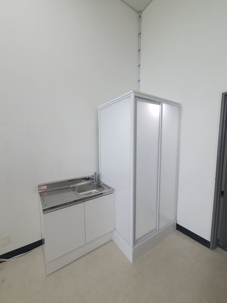  부천시 소사구 서영아너시티 지식산업센터 사무실 조립식 샤워부스, 싱크대, 온수기 설치