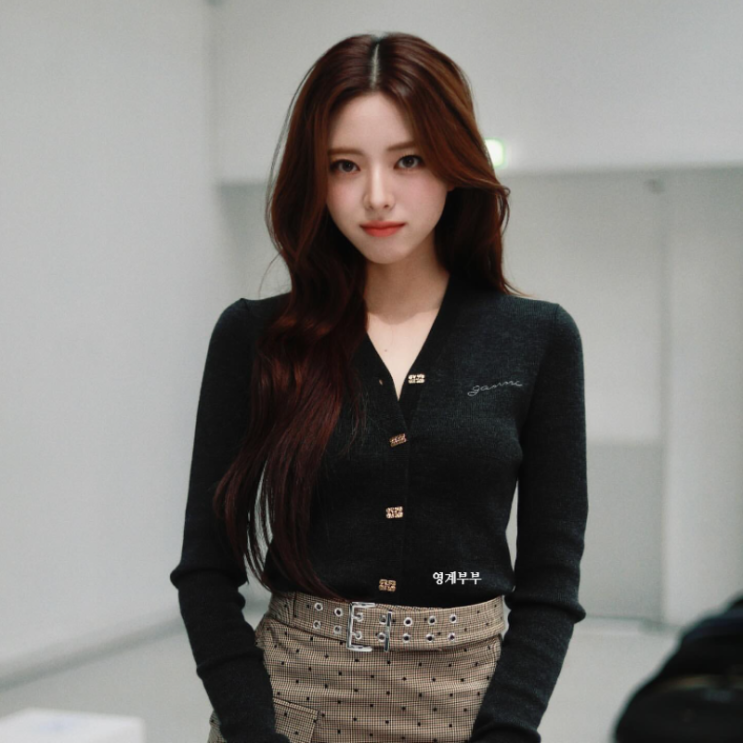  유나 가니 패션쇼 가을 가디건 펑키한 신발 어떤거?