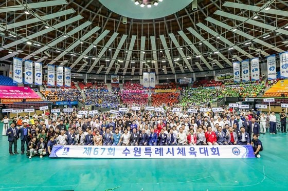 <b>수원시</b> 체육대회, <b>공무원</b> "삐끼삐끼 춤을 춰라!!" 강제 동원 논란