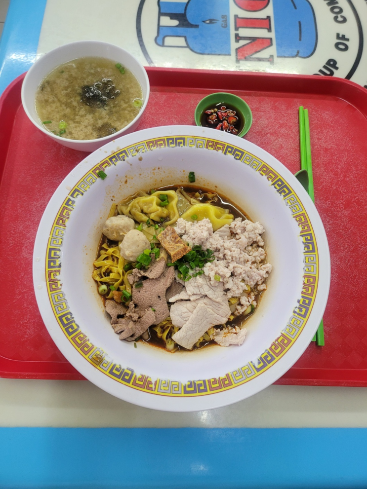  [싱가포르] Hill Street Tai Hwa Pork Noodle (흑초와 중국간장의 맛으로 미슐랭 1스타를 홀린 길거리 국수집/타이화 포크누들)