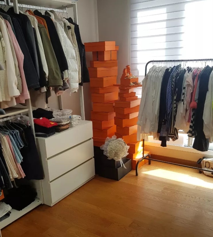  창 넓은 옷방 보조 행거 정리 수납  사례ㅣ리빙박스ㅣ부산 마이 드레스룸