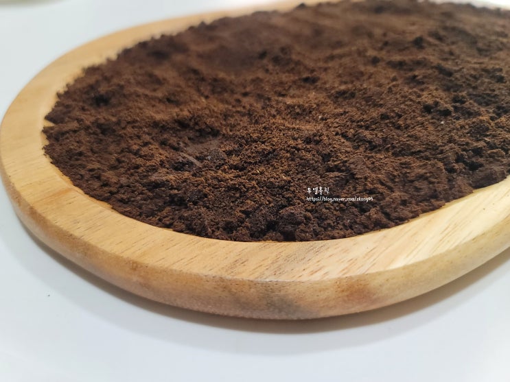  커피가루 커피찌꺼기 활용법 천연방향제 탈취제 화분비료까지 다양해!