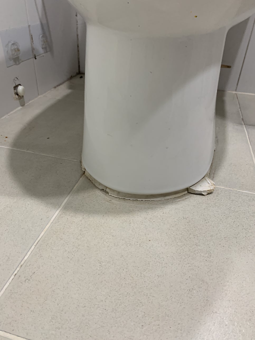 화장실변기테두리 깨진시멘트 복구업체