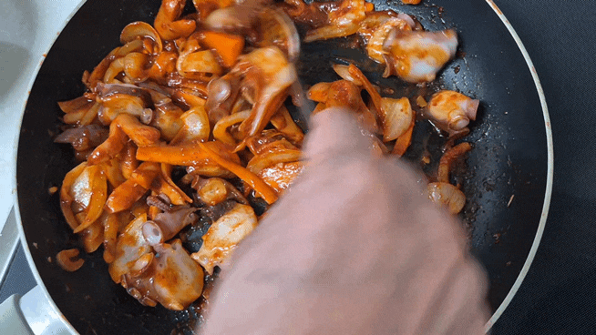초보도 쉽게 만드는 매콤 문어볶음 레시피 – 매콤하고 쫄깃한 한 끼! (오징어나 새우로도 대체 가능. 초간단양념장) 초보도 쉽게 만드는 매콤 문어볶음 레시피 – 매콤하고 쫄깃한 한 끼! (오징어나 새우로도 대체 가능. 초간단양념장)