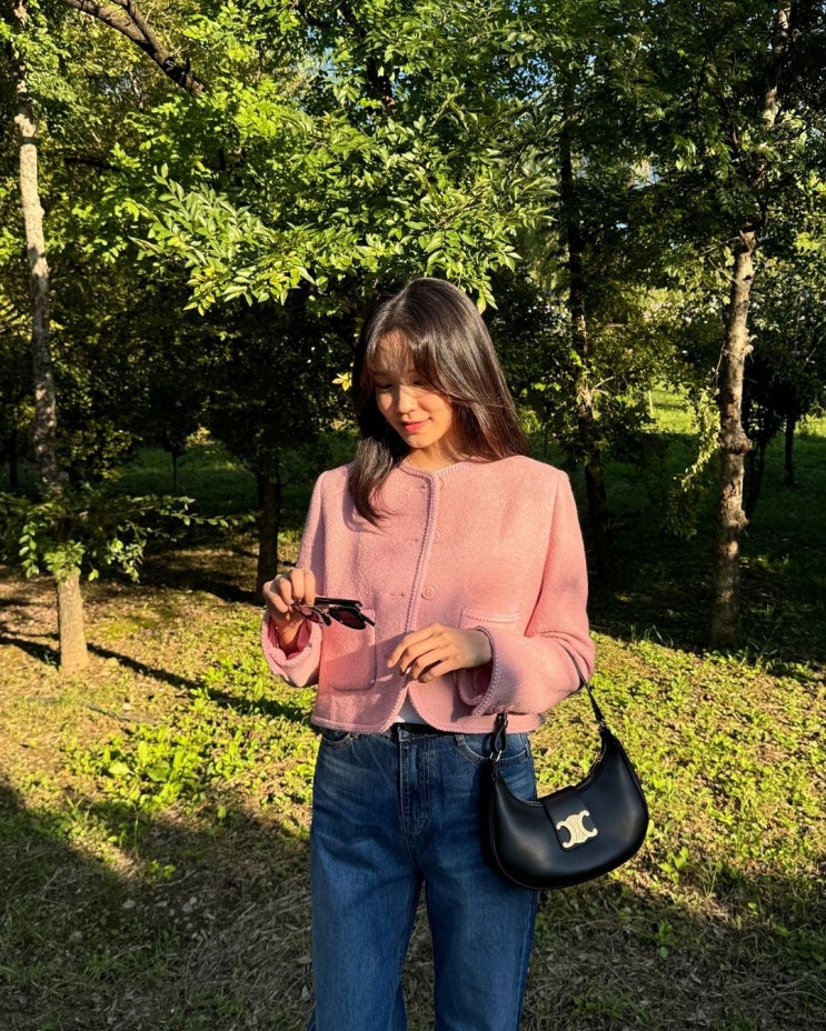  30대 캐주얼 페미닌룩 아나운서 장예원 인스타그램 패션 코디 RARE01 레어01 크롭 트위드 자켓 & 셀린느 미디엄 아바 트리옹백 추천!