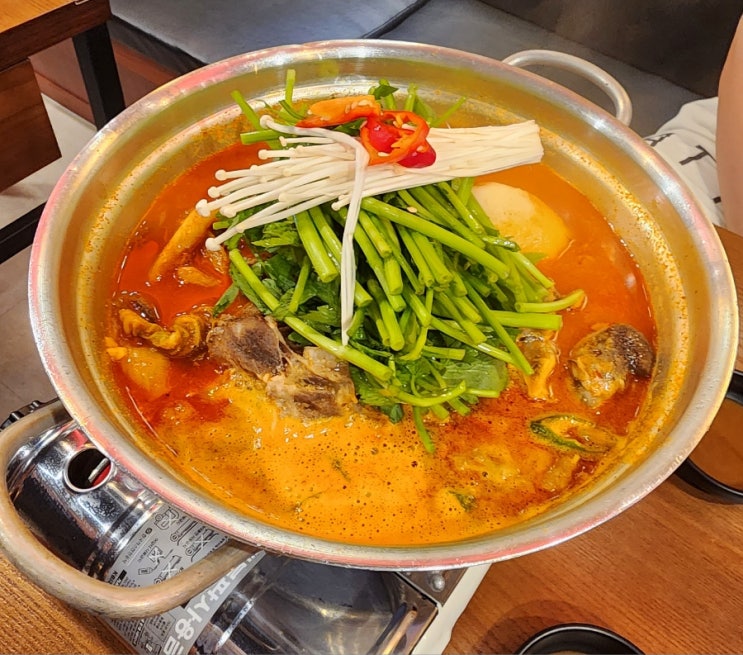  미나리산장 천호점 - '매운탕 같은 맛'의 「미나리 감자탕??」 천호동 감자탕 맛집추천!