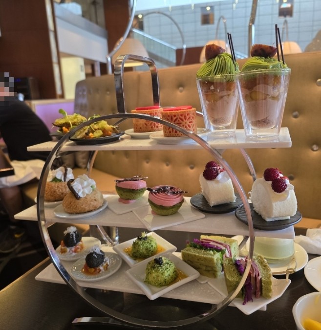  인터컨티넨탈 서울 코엑스에서 엄마랑 애프터눈 티세트(말차)