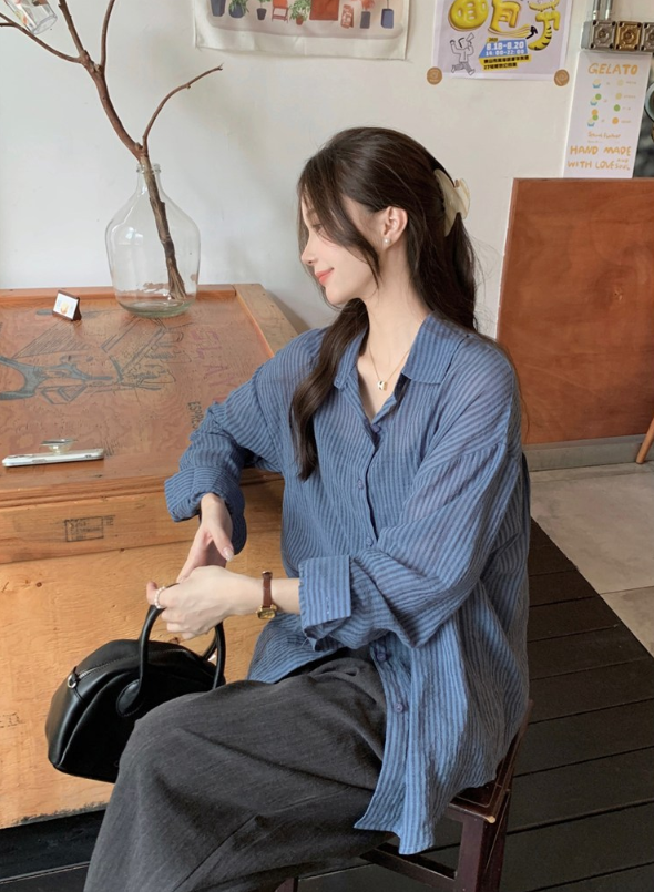  남자들이 좋아하는 여자 옷잘러의 패션으로 오늘 날씨 옷차림에 딱인 단가라 블루 셔츠 코디 추천