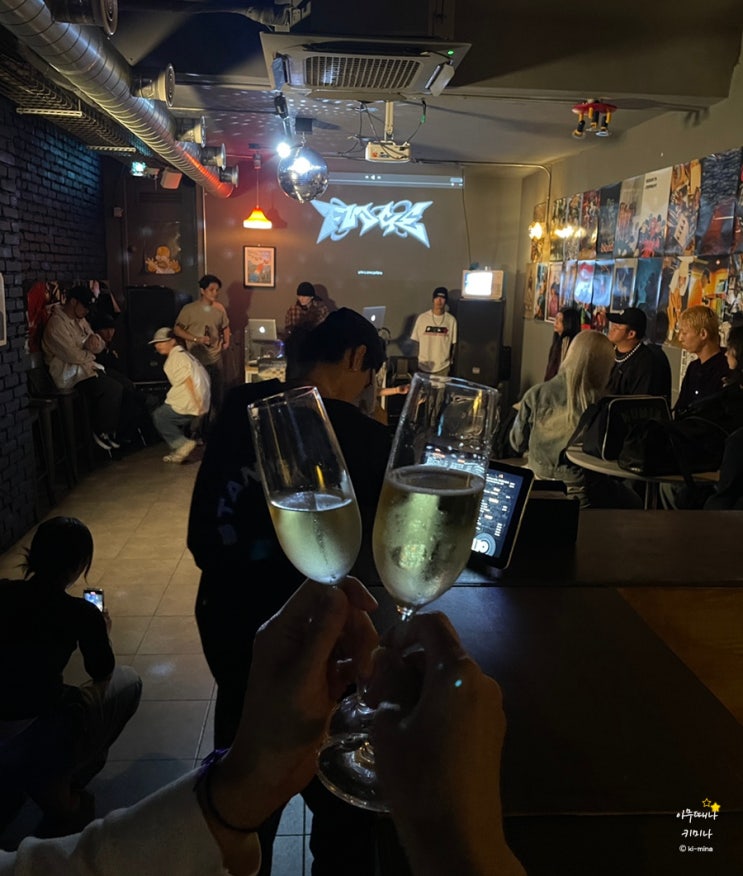  너희가 힙합을 아느냐, 홍대 힙합클럽 히든스퀘어
