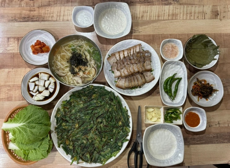  대구 칼국수 맛집 성서밥집 이화국수에서 보쌈, 부추전