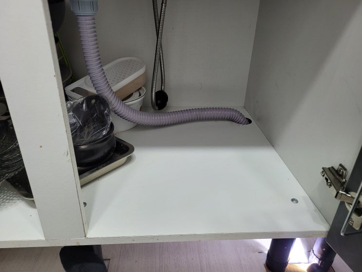  싱크대 바닥 물넘침 역류 배수관 깨짐 수리 후 뚫기 서울 경기