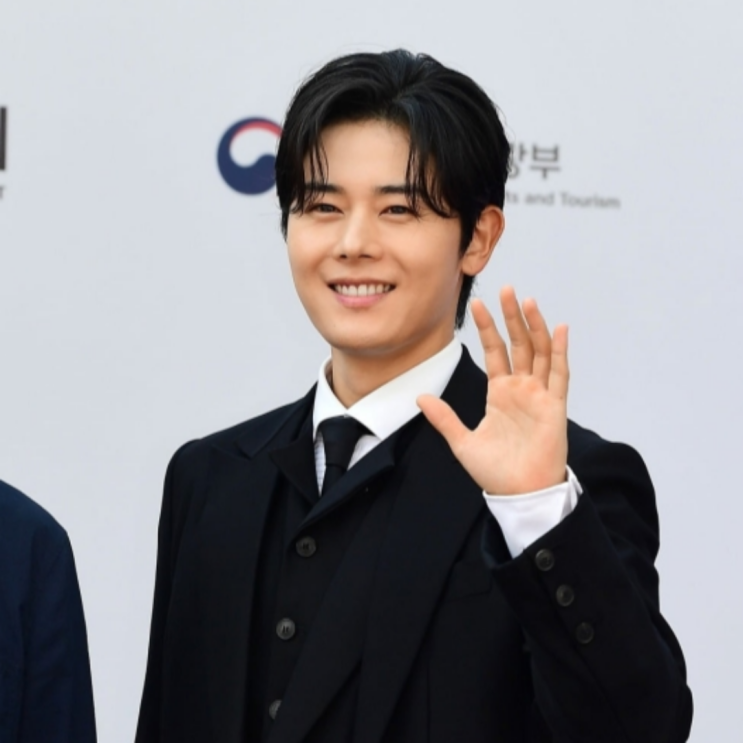 <b>김동준</b>, '<b>런닝맨</b>'서 <b>지예은과</b> 요리 로맨스… 설렘 가득한 플러팅