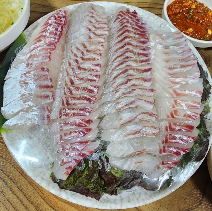  시장횟집 - 길동복조리시장 근처에 위치한 길동 횟집?