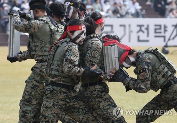 한화손해보험 배불리는 軍 단체보험…실상은? 한화손해보험 배불리는 軍 단체보험…실상은?